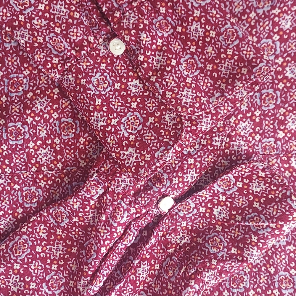 American Eagle, burgundy long sleeved cotton button down shirt, size large - Picture 8 of 10
